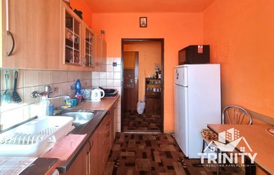 Výhradne - Na predaj 3-izbový byt s garážou v obci Dvory nad Žitavou