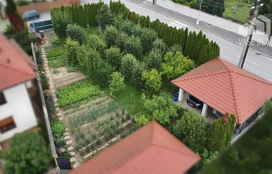 STAVEBNÝ POZEMOK S POVOLENÍM – ZAČNITE STAVAŤ OKAMŽITE (Piešťany, 575 m²)