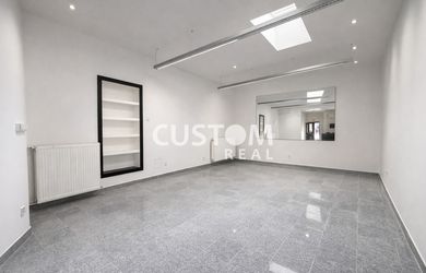 Moderný komerčný priestor v centre mesta