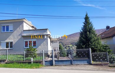 PREDAJ: Rodinný dom s krásnym výhľadom, 4 garáže a kancelária – Nová Baňa