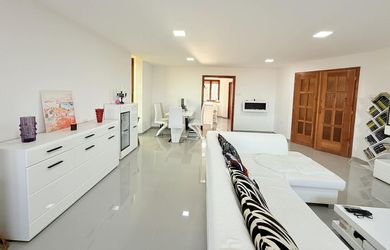 Veľkorysý rodinný dom s atmosférou, krbom a vínnou pivnicou – Golianovo pri Nitre