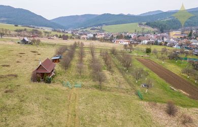 1400m2 STAVEBNÝ pozemok s chatou v obci Pružina