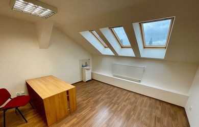 Priestor s umývadlom – 17 m2 - Moyzesova ul.