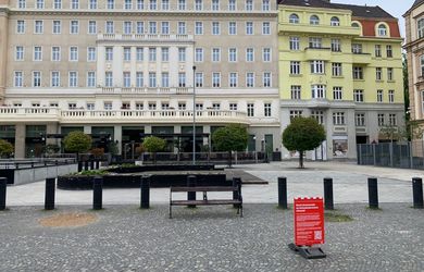 4 - izbový byt s balkónom priamo v centre Bratislavy na Paulínyho ul. (BA I - Staré Mesto) na predaj, na začiatku pešej zóny - vedľa hotela Carlton