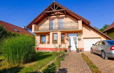 Rarita na trhu: rodinný dom s 1619 m2 pozemkom a vlastným ihriskom