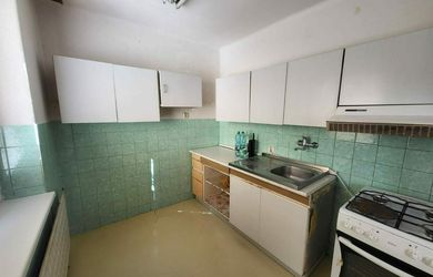 Na predaj 5-izbový rodinný dom s garážou v tichej časti Šale – smer Vlčany