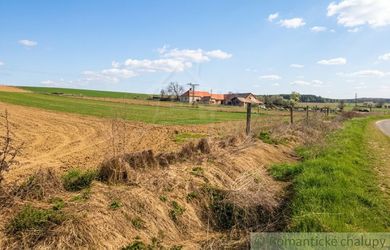 EXKLUZÍVNE - Rodinná farma na dosah: Obrovský pozemok a dom s novou strechou pri Brezničke