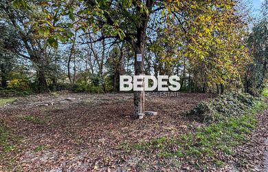 BEDES | Záhrada v slepej ulici s potokom na hranici pozemku