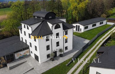 ZNÍŽENÁ CENA: UNIKÁTNA INVESTIČNÁ PRÍLEŽITOSŤ: Areál  – 1965 m² čistého potenciálu