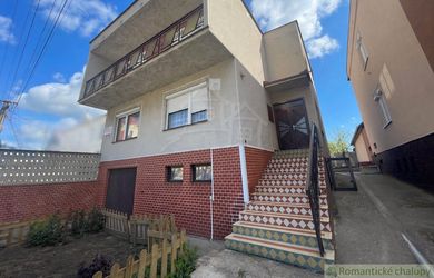 Poschodový rodinný dom s garážou v centre Tvrdošoviec