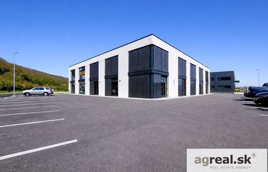 Exkluzívny obchodný priestor- showroom (192,98 m2) s 4 parkingami v novovzniknutom komplexe na ul. Werksstrasse, Berg- Rakúsko