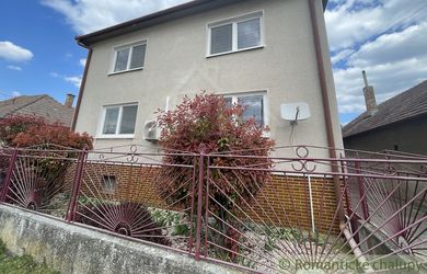 Priestranný rodinný dom s veľkým potenciálom len 5 km od Nových Zámkov
