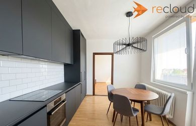 Priestranný 3,5-izbový byt s krásnym výhľadom na Zobor – ideálny na bývanie aj investíciu