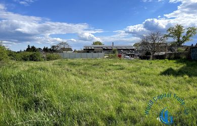 PRIESTRANNÝ STAVEBNÝ POZEMOK (1309 m²) V TICHOM SRDCI ZÁHORSKEJ VSI