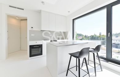 SVOBODA & WILLIAMS | 105721 | Slnečný dizajnový 1izb. byt s balkónom, výťahom a parkovacím miestom v garáži