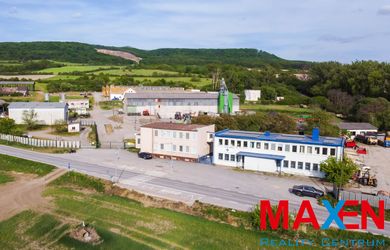 Podnikateľska budova 600 m2, 19 ár pozemok,  17 km od Košíc