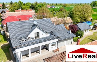 5izb. RD, Bodíky- centrum,  pozemok 15á, komplet zrekonštruovaný s atmosférou chalupy, so zariadením