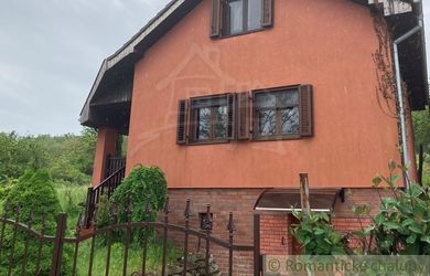 Útulne zrekonštruovaný dom na krásnom slnečnom pozemku s vinicou v obci Podhájska