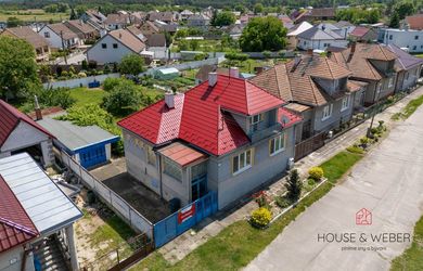 HOUSE & WEBER I ŠAŠTÍN, 4-i rodinný dom, 211 m2, čiastočne rekonštruovaný, garáž, pozemok 682 m2, Škoda Octavia v cene