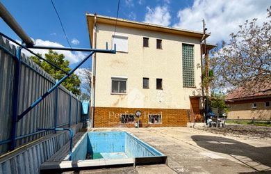 5 izbový dom na predaj + 3 garáže + bazén, obec Rohovce