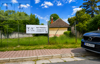 Stavebný pozemok so všetkými sieťami a projektom v Novej Vsi nad Váhom