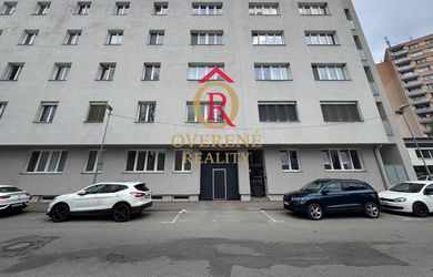Prenájom 3-izbového bytu v centre Ružomberka (75,7 m², balkón, zariadený)
