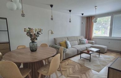 Exkluzívne na prenájom krásny novozrekonštruovaný  2.izb byt Nitra - Chrenová