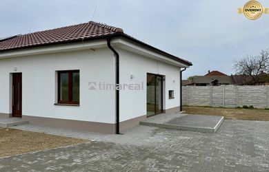 TIMA Real* novostavba moderného 3i domu, Vlčany, centrum
