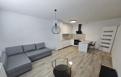 Byt Jantárová: 2 izb. s vstavaným nábytkom a spotrebičmi