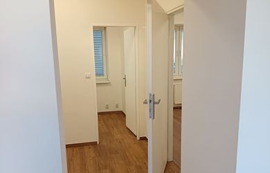 Prenájom bezbariérové klimatizované priestory 54 m2 alebo 100 m2 s parkovaním Nitra