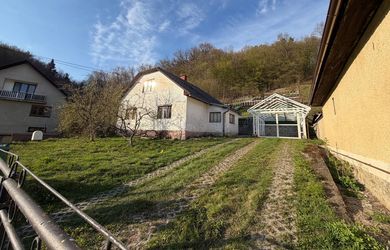 RODINNÝ DOM V PRÍRODE - NA PREDAJ -OBEC ŠTÓS