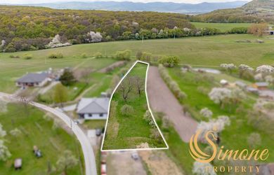 Stavebný pozemok - 2 693 m² - v obci Bunetice