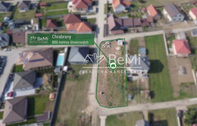 Pozemok 800m2 s hotovými sieťami: Hneď pri Topoľčanoch. 018-14-RAKOa