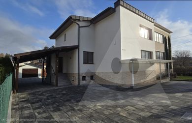Prenájom luxusného rodinného domu v centre Rajeckých Teplíc /650 m2/