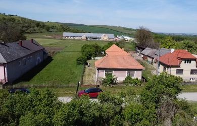Tradičný rodinný dom s veľkým pozemkom