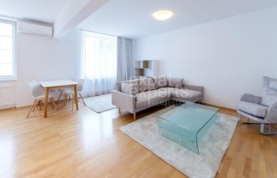 Krásny, svetlý 3i byt 80m2 vo výbornej lokalite, A/C, dvor