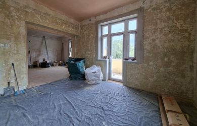 3-izbový veľkometrážny tehlový byt 103 m2 s balkónom Námestie sv. Anny Trenčín