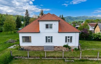 RODINNÝ DOM S VEĽKORYSOU VÝMEROU A POZEMKOM 2116 m² V OBCI TUŽINA, NA PREDAJ