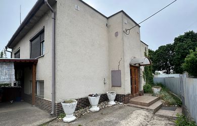 RD Sládkovičovo v tichej uličke, 4 izby, pivnica 3 izby, pozemok 567 m2