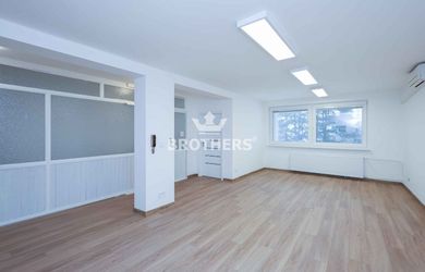 PRENÁJOM, KANCELÁRSKE PRIESTORY - 82M2 S VLASTNÝM PARKOVANÍM, J. HRONCA, DÚBRAVKA