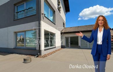 Priestranný komerčný priestor na prenájom o rozlohe 150m2 Liptovský Mikuláš