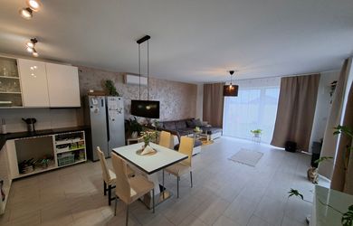 Moderný, nízkonákladový, veľkorysý 4 izbový bungalov v Modre, nová štvrť