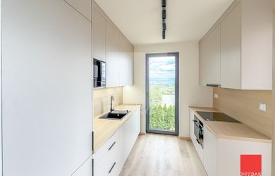 UNIKÁTNY 4 IZBOVÝ DOM S GARÁŽOU, TERASAMI A ZÁHRADOU