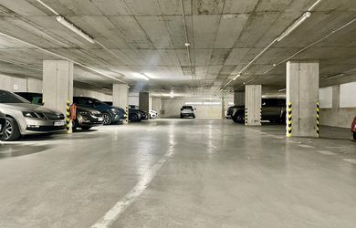Garážové státie v Ružinove: praktické parkovanie aj výhodná investícia