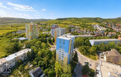 SADMELIJSKÁ, 3-i byt, 71 m2 - pôvodný stav, pár krokov od prírody