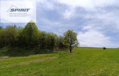 REZERVOVANÝ -Stavebný pozemok s výmerou 400 m2 NA PREDAJ, Veličná