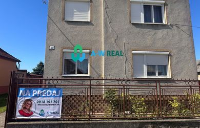 ☎️0918197701 - Na predaj poschodový rodinný dom v pôvodnom stave v obci Vydrany / DOHODA MOŽNÁ