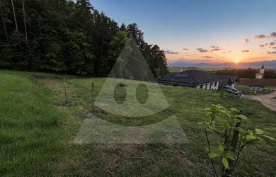 Pozemok vhodný na stavbu rodinného domu, Necpaly