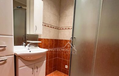 Slnečný, veľký 2 izbový byt, ul. Ku Bratke, Levice