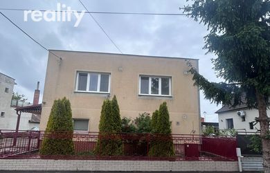 emme reality | Čiastočne zrekonštruovaný a kompletne zariadený viacgeneračný rodinný dom na predaj vo Veľkom Mederi